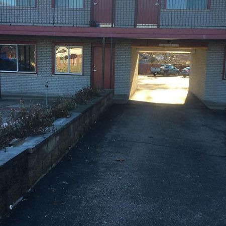 Dorchester Motel Фармингтън Хилс Екстериор снимка